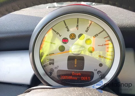 2007 Mini Cooper z USA, uszkodzony, nr VIN WMWMF33527TL68758